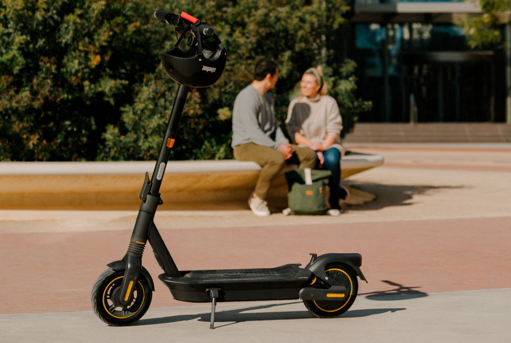 Hulajnoga elektryczna SEGWAY Ninebot KickScooter Max G2D Czarny zaawansowane technologie wydajna stylowy design solidna konstrukcja duzy zasieg elegancki wyglad wygodny ekologiczny srodek transportu w miescie