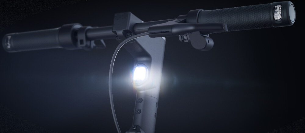 Hulajnoga elektryczna SEGWAY Ninebot KickScooter Max G2D Czarny przednie swiatlo moc 2,1 W widocznosc do 13,5 metra tylne swiatlo hamowania odblaski kierunkowskazy z certyfikatem E-MARK