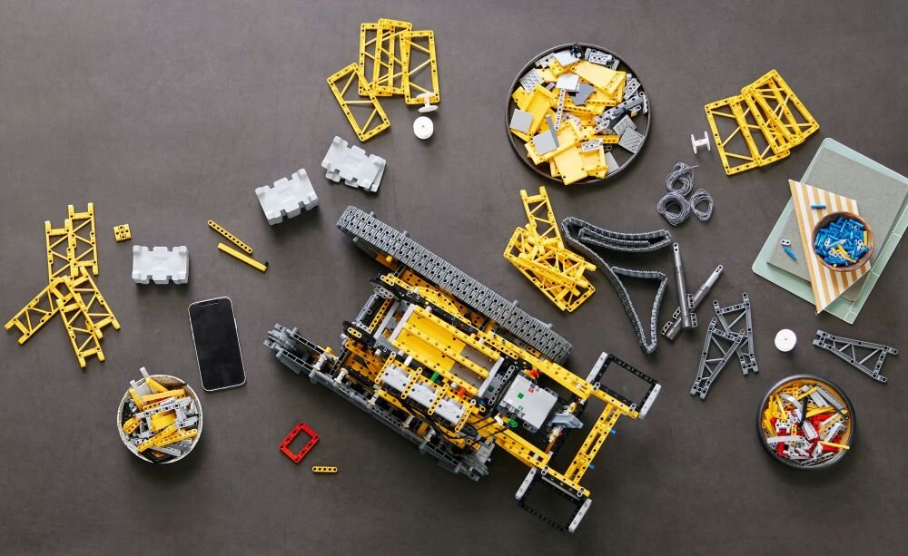 LEGO Technic Żuraw gąsienicowy Liebherr LR 13000 42146   klocki elementy zabawa łączenie figurki akcesoria figurka zestaw 