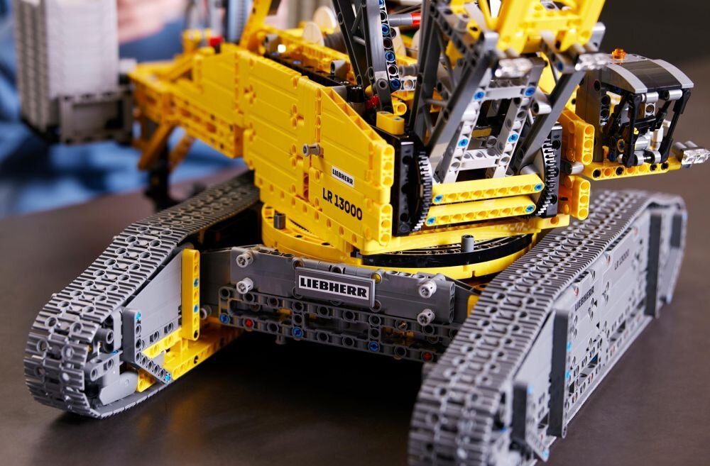 LEGO Technic Żuraw gąsienicowy Liebherr LR 13000 42146   klocki elementy zabawa łączenie figurki akcesoria figurka zestaw 