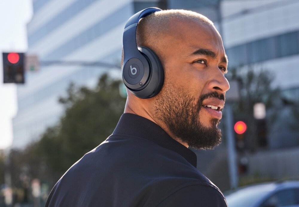 Słuchawki nauszne APPLE Beats Studio Pro ANC design komfort lekkość dźwięk jakość wrażenia słuchowe ergonomia lekkość sport aktywność podróże czas pracy działanie akumulator