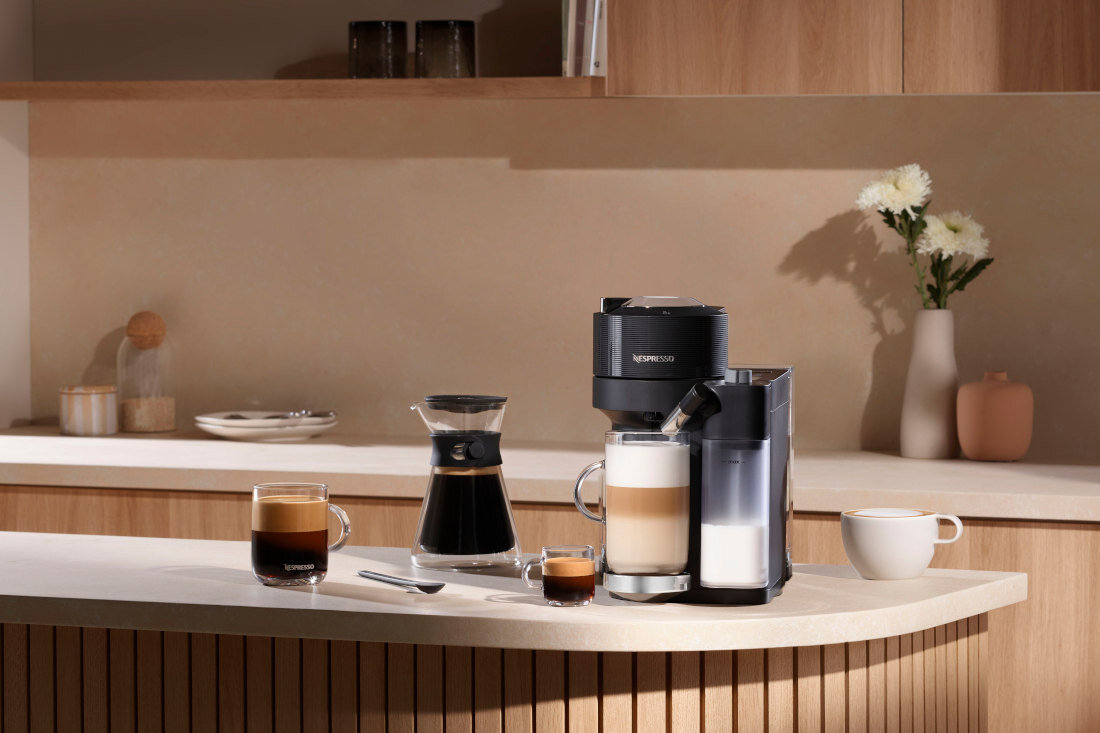 Ekspres DELONGHI Nespresso Vertuo Lattissima ENV300.B Funkcja spieniania mleka kawy mleczne pianka
