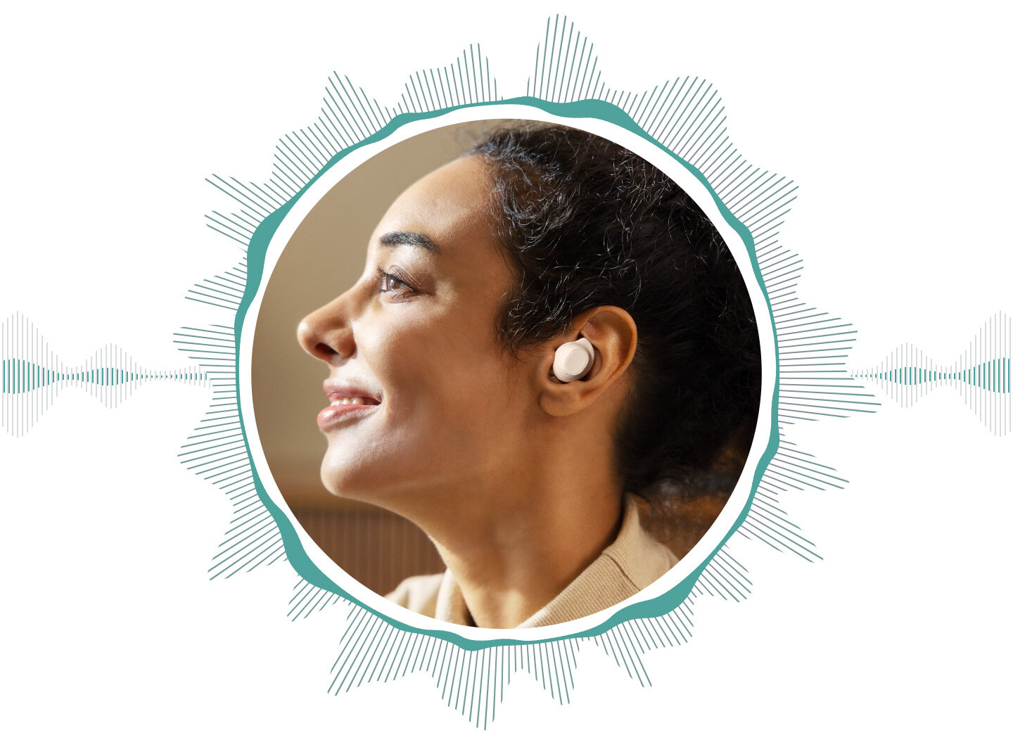 Kobieta nosząca jedną ze słuchawek Galaxy Buds FE w lewym uchu. Jej twarz jest ujęta w okrąg przypominający fale, co symbolizuje aktywną funkcję słuchawek dousznych redukującą hałas.