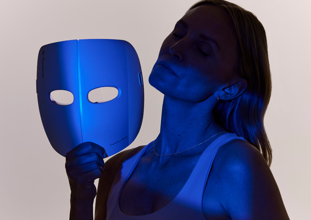 Maska do twarzy THERABODY Theraface mask swiatlo niebieskie terapia