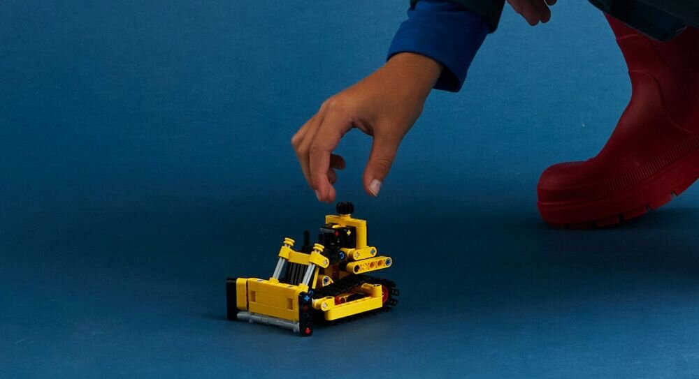 LEGO 42163 Technic Buldożer do zadań specjalnych  klocki elementy zabawa łączenie figurki akcesoria figurka zestaw 