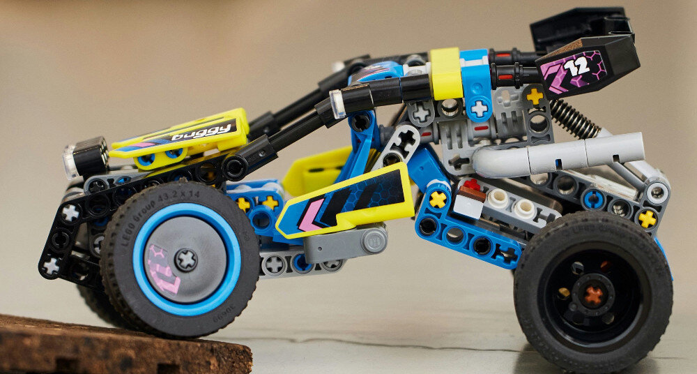 KLOCKI LEGO TECHNIC WYŚCIGOWY ŁAZIK TERENOWY 42164 budowa łazik silnik testy zawieszenie ruchome elementy ilość zawartość