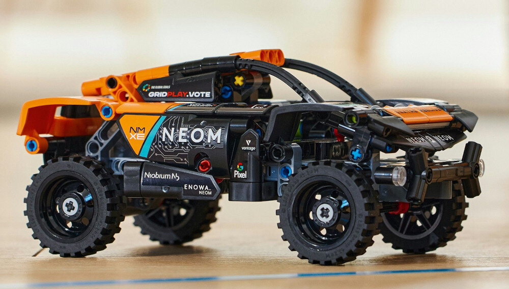 KLOCKI LEGO TECHNIC NEOM MCLAREN EXTREME E RACE CAR 42166 prezent dla fanów aut wyścigów chłopcy