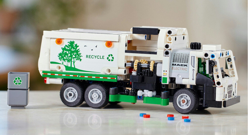 KLOCKI LEGO TECHNIC ŚMIECIARKA MACK LR ELECTRIC 42167 miłośnicy budowania śmieciarka ciężarówka zasilana energia elektryczna