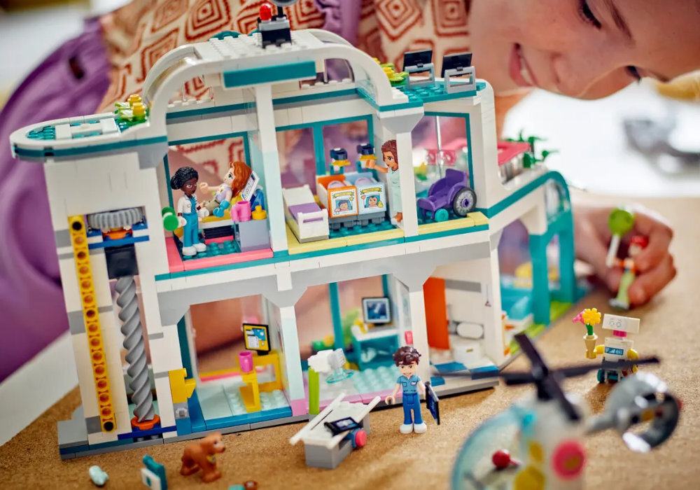 LEGO 42621 Friends Szpital w mieście Heartlake zabawa edukacja rozwój wyposażenie kreatywność