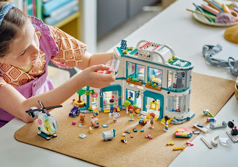 LEGO 42621 Friends Szpital w mieście Heartlake zabawa edukacja rozwój wyposażenie kreatywność