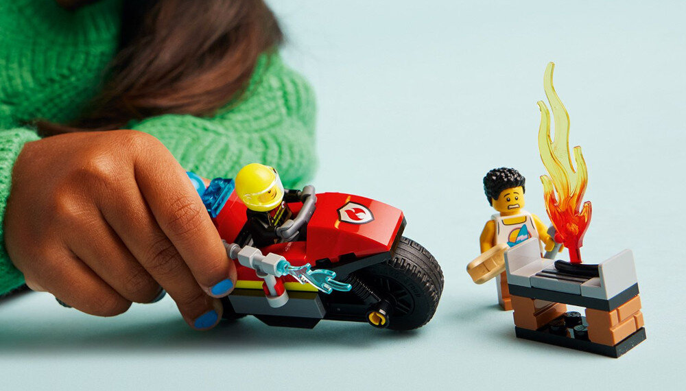 KLOCKI LEGO CITY STRAŻACKI MOTOCYKL RATUNKOWY 60410 odgrywanie ról