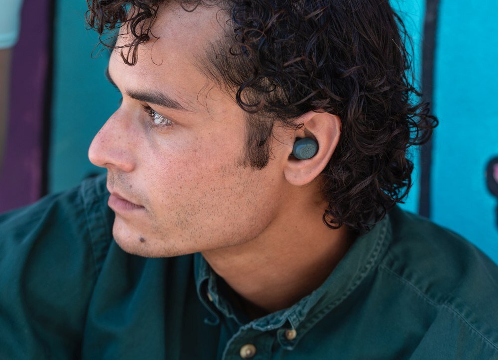 Słuchawki dokanałowe JLAB Jbuds Mini TWS design komfort lekkość dźwięk jakość wrażenia słuchowe ergonomia lekkość sport aktywność podróże czas pracy działanie akumulator