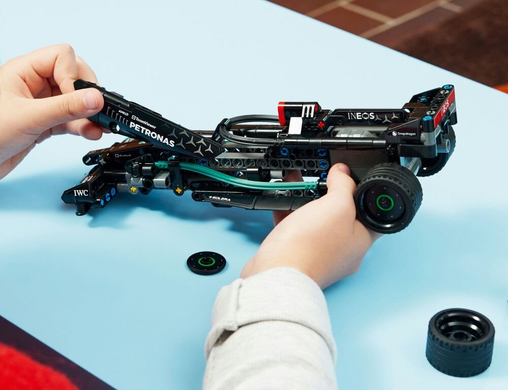 LEGO 42165 Technic Mercedes-AMG F1 W14 E Performance Pull-Back   klocki elementy zabawa łączenie figurki akcesoria figurka zestaw  