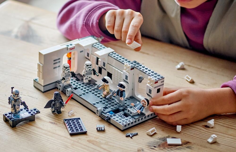 LEGO 75387 Star Wars Wejście na pokład statku kosmicznego Tantive IV    klocki elementy zabawa łączenie figurki akcesoria figurka zestaw 