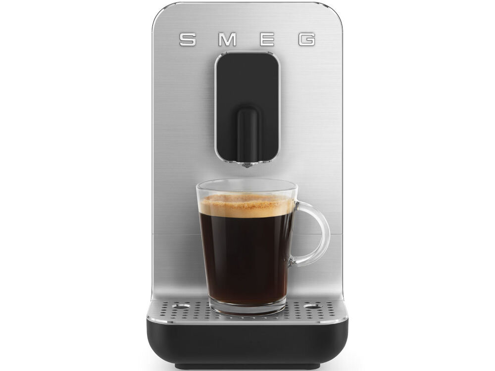 Кофемашина SMEG BCC11BLMEU предлагает широкий спектр возможностей настройки, полную персонализацию приготовления кофе, регулировку степени помола зерен, жесткости воды, количества и крепости напитка, а также регулировку высоты дозатора кофе, большую гибкость в соответствии с вашими предпочтениями и более комфортное использование.