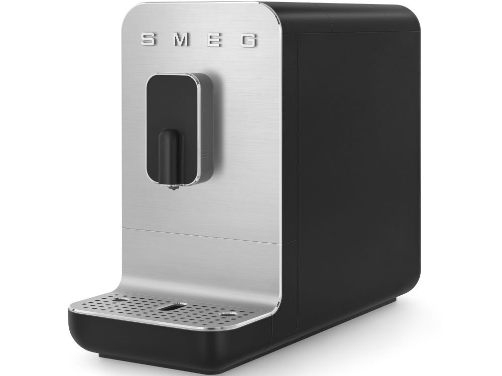 Кофемашина SMEG BCC11BLMEU: простота в ежедневном использовании и чистке, съемный поддон для капель, опорожнение контейнера для воды и кофейной гущи, автоматическая система промывки, чистота внутренних компонентов, регулярные оповещения, простота в обслуживании.
