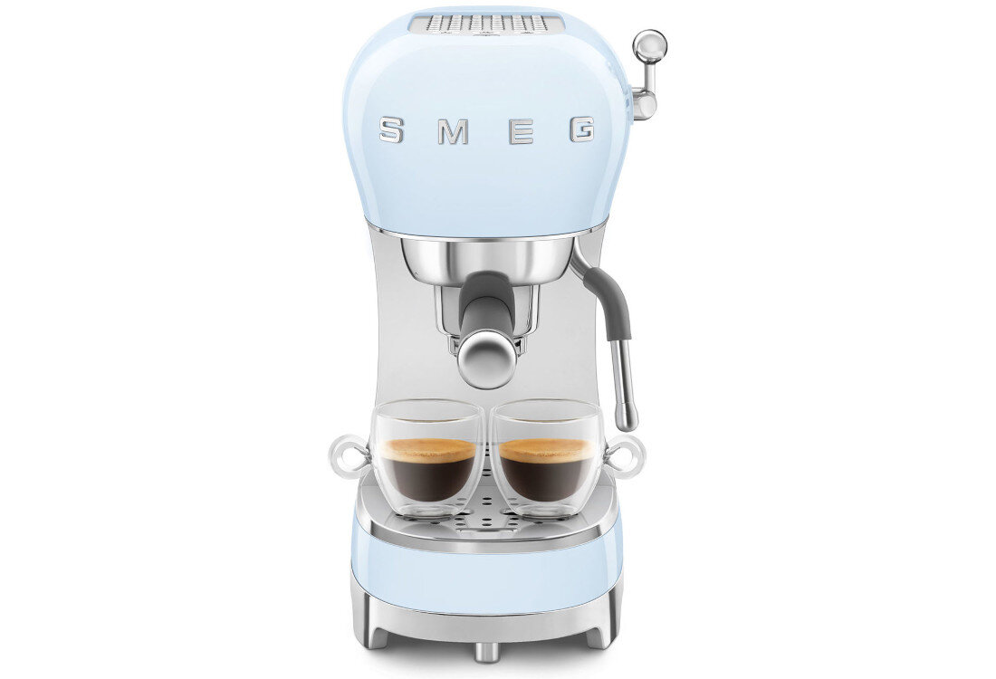 Кофемашина SMEG ECF02PBEU: проста в использовании, легко чистится, съемный поддон для капель, регулируемое время работы в режиме ожидания.